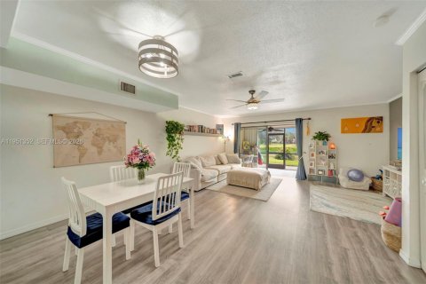 Townhouse in Hollywood, Florida 2 bedrooms, 118.73 sq.m. № 2007286 - photo 12