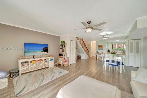 Townhouse in Hollywood, Florida 2 bedrooms, 118.73 sq.m. № 2007286 - photo 19