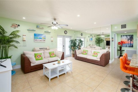House in Tavernier, Florida 3 bedrooms, 126.35 sq.m. № 1892226 - photo 8
