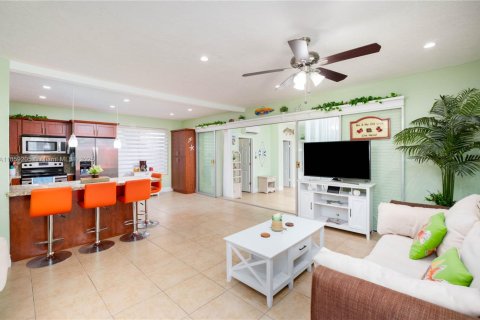 House in Tavernier, Florida 3 bedrooms, 126.35 sq.m. № 1892226 - photo 4