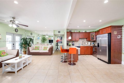 House in Tavernier, Florida 3 bedrooms, 126.35 sq.m. № 1892226 - photo 6