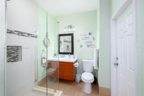 House in Tavernier, Florida 3 bedrooms, 126.35 sq.m. № 1892226 - photo 12
