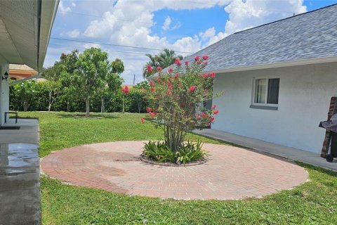 Apartment in Cape Coral, Florida 2 bedrooms, 93.65 sq.m. № 2205410 - photo 2