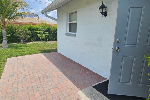 Apartment in Cape Coral, Florida 2 bedrooms, 93.65 sq.m. № 2205410 - photo 13