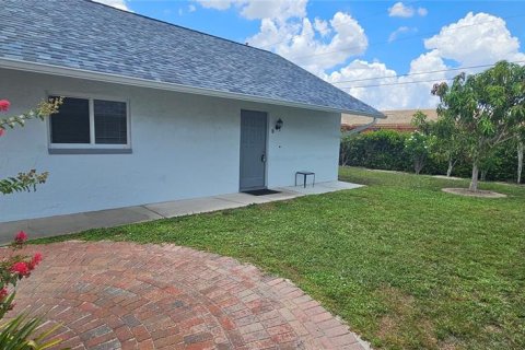 Apartment in Cape Coral, Florida 2 bedrooms, 93.65 sq.m. № 2205410 - photo 3