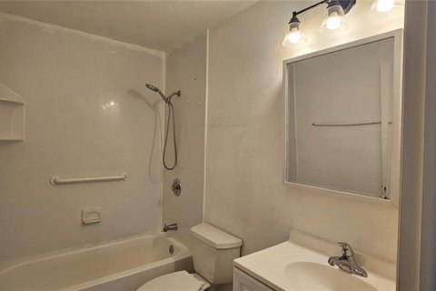 Apartment in Cape Coral, Florida 2 bedrooms, 93.65 sq.m. № 2205410 - photo 11
