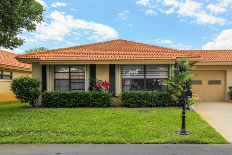 House in Boynton Beach, Florida 2 bedrooms, 130.06 sq.m. № 1091853 - photo 1