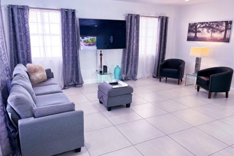 Villa ou maison à vendre à Lauderdale Lakes, Floride: 3 chambres, 120.77 m2 № 1975649 - photo 13