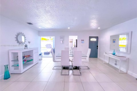Villa ou maison à vendre à Lauderdale Lakes, Floride: 3 chambres, 120.77 m2 № 1975649 - photo 10