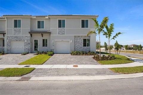 Adosado en venta en Homestead, Florida, 4 dormitorios, 166.3 m2 № 2066732 - foto 1