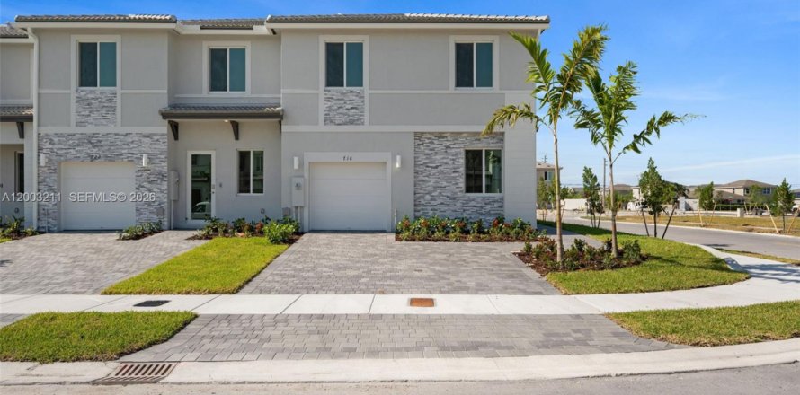 Adosado en Homestead, Florida 4 dormitorios, 166.3 m2 № 2066732