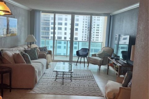 Condominio en alquiler en Hollywood, Florida, 1 dormitorio, 69.21 m2 № 2011656 - foto 13
