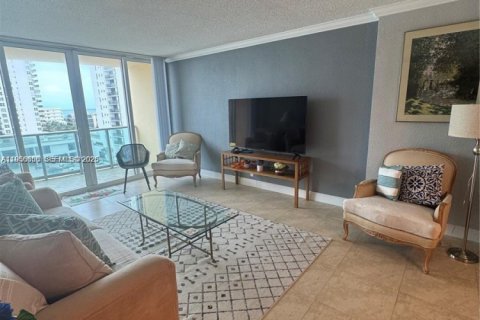 Condominio en alquiler en Hollywood, Florida, 1 dormitorio, 69.21 m2 № 2011656 - foto 12