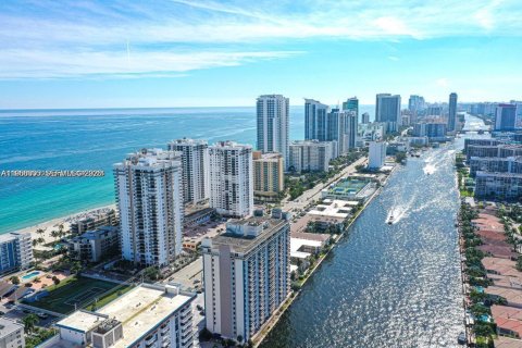 Condominio en alquiler en Hollywood, Florida, 1 dormitorio, 69.21 m2 № 2011656 - foto 8