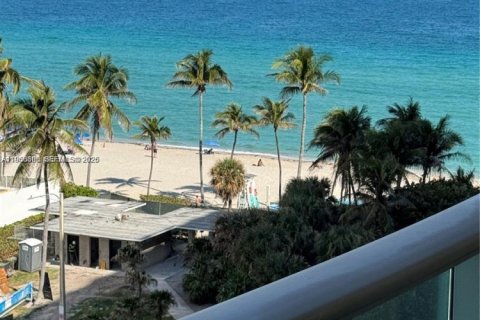 Condominio en alquiler en Hollywood, Florida, 1 dormitorio, 69.21 m2 № 2011656 - foto 10
