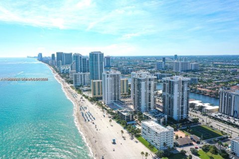 Condominio en alquiler en Hollywood, Florida, 1 dormitorio, 69.21 m2 № 2011656 - foto 25