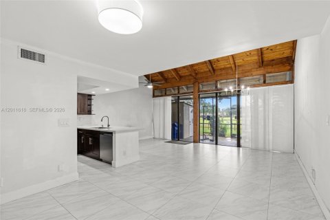 Touwnhouse à louer à Pembroke Pines, Floride: 3 chambres, 156.63 m2 № 2075302 - photo 6