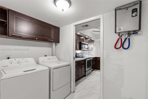 Touwnhouse à louer à Pembroke Pines, Floride: 3 chambres, 156.63 m2 № 2075302 - photo 16