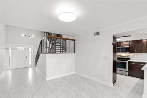 Touwnhouse à louer à Pembroke Pines, Floride: 3 chambres, 156.63 m2 № 2075302 - photo 11