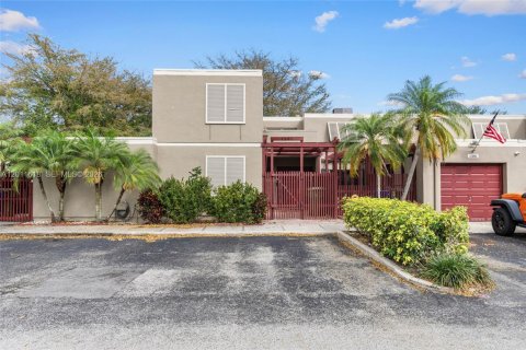 Touwnhouse à louer à Pembroke Pines, Floride: 3 chambres, 156.63 m2 № 2075302 - photo 2