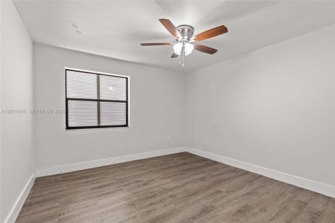 Touwnhouse à louer à Pembroke Pines, Floride: 3 chambres, 156.63 m2 № 2075302 - photo 18