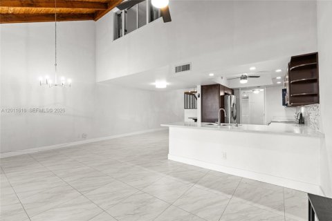Touwnhouse à louer à Pembroke Pines, Floride: 3 chambres, 156.63 m2 № 2075302 - photo 9