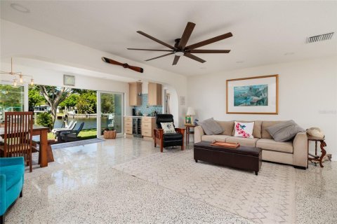 Casa en venta en Saint Petersburg, Florida, 3 dormitorios, 131.09 m2 № 2120671 - foto 8