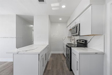 House in Miami Gardens, Florida 3 bedrooms, 80.27 sq.m. № 1830550 - photo 15