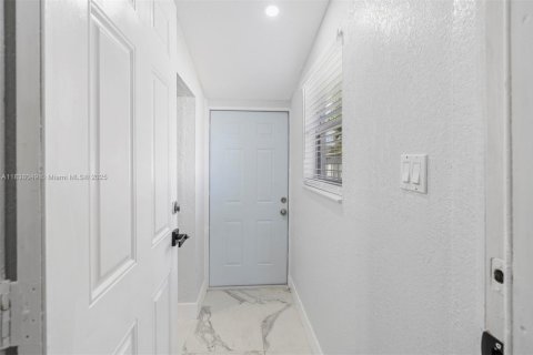 House in Miami Gardens, Florida 3 bedrooms, 80.27 sq.m. № 1830550 - photo 30