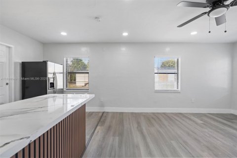 House in Miami Gardens, Florida 3 bedrooms, 80.27 sq.m. № 1830550 - photo 13