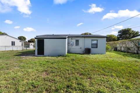 House in Miami Gardens, Florida 3 bedrooms, 80.27 sq.m. № 1830550 - photo 10