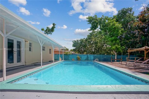 Villa ou maison à louer à North Miami, Floride: 2 chambres, 113.34 m2 № 1997523 - photo 23