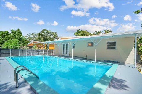 Villa ou maison à louer à North Miami, Floride: 2 chambres, 113.34 m2 № 1997523 - photo 21