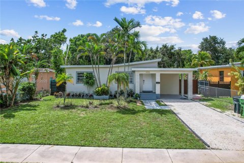 Villa ou maison à North Miami, Floride 2 chambres, 113.34 m2 № 1997523