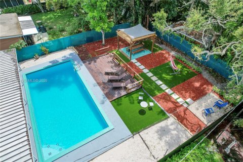 Villa ou maison à louer à North Miami, Floride: 2 chambres, 113.34 m2 № 1997523 - photo 3