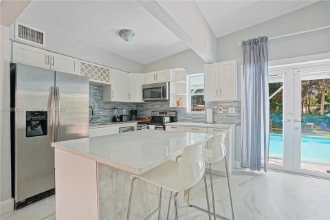 Villa ou maison à louer à North Miami, Floride: 2 chambres, 113.34 m2 № 1997523 - photo 9