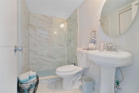 Villa ou maison à louer à North Miami, Floride: 2 chambres, 113.34 m2 № 1997523 - photo 15