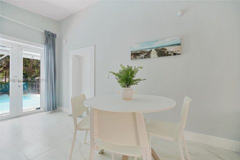 Villa ou maison à louer à North Miami, Floride: 2 chambres, 113.34 m2 № 1997523 - photo 10