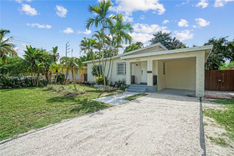 Villa ou maison à louer à North Miami, Floride: 2 chambres, 113.34 m2 № 1997523 - photo 25