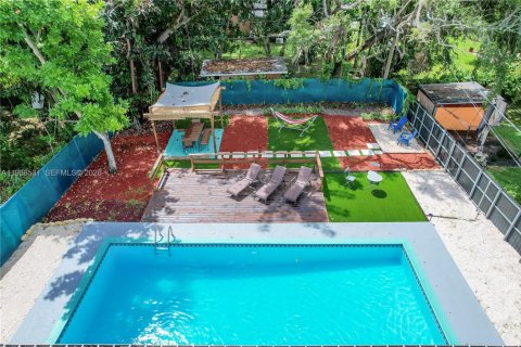 Villa ou maison à louer à North Miami, Floride: 2 chambres, 113.34 m2 № 1997523 - photo 2