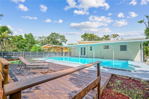 Villa ou maison à louer à North Miami, Floride: 2 chambres, 113.34 m2 № 1997523 - photo 20