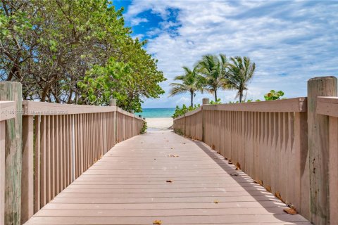 Copropriété à vendre à Hollywood, Floride: 2 chambres, 145.86 m2 № 1683421 - photo 1