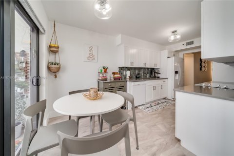 Copropriété à vendre à Hollywood, Floride: 2 chambres, 145.86 m2 № 1683421 - photo 15