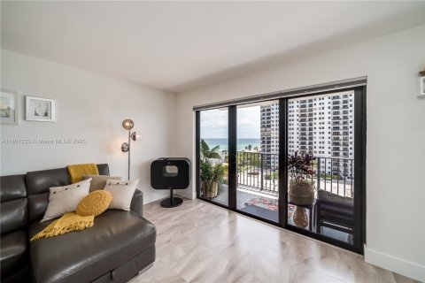 Copropriété à vendre à Hollywood, Floride: 2 chambres, 145.86 m2 № 1683421 - photo 9