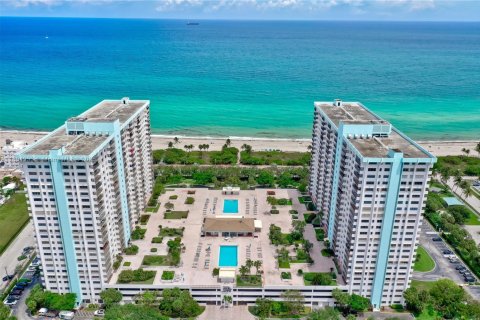 Copropriété à vendre à Hollywood, Floride: 2 chambres, 145.86 m2 № 1683421 - photo 2