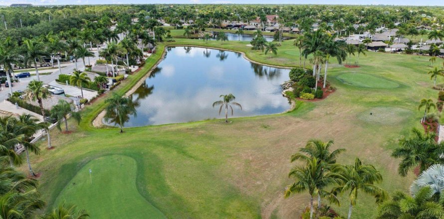 Commercial property in Port St. Lucie, Florida № 2169583