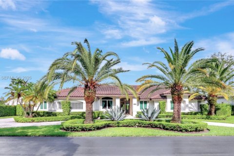 Casa en venta en Miami, Florida, 6 dormitorios, 395.39 m2 № 2029772 - foto 2