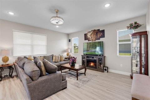 House in Leesburg, Florida 4 bedrooms, 266.44 sq.m. № 1845345 - photo 8