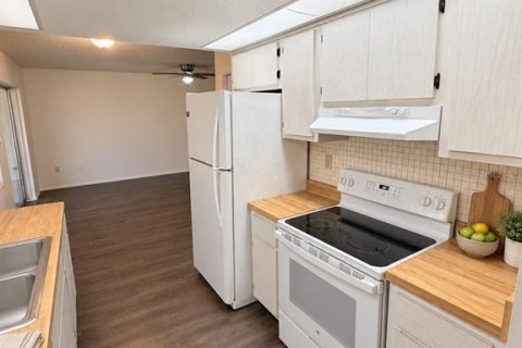 House in Palm Harbor, Florida 2 bedrooms, 144.46 sq.m. № 2379474 - photo 6