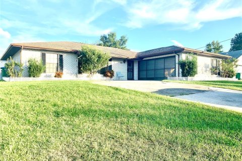 Casa en Deltona, Florida 3 dormitorios, 157.56 m2 № 2156363